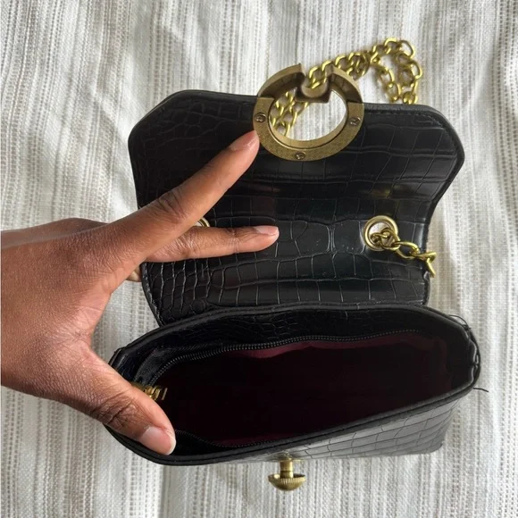 Black faux leather croc shoulder crossbody bag with gold hardware mini bag - Picture 7 of 8